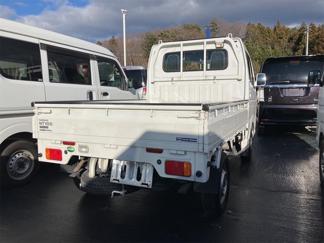 ＮＴ１００クリッパートラック ＧＸ　４ＷＤ　軽トラック　ＭＴ　衝突被害軽減システム　レーンアシスト　ＥＴＣ　オートライト　ＡＢＳ　ＥＳＣ　エアコン　パワーステアリング　パワーウィンドウ　運転席エアバッグ　ＣＤ（10枚目）