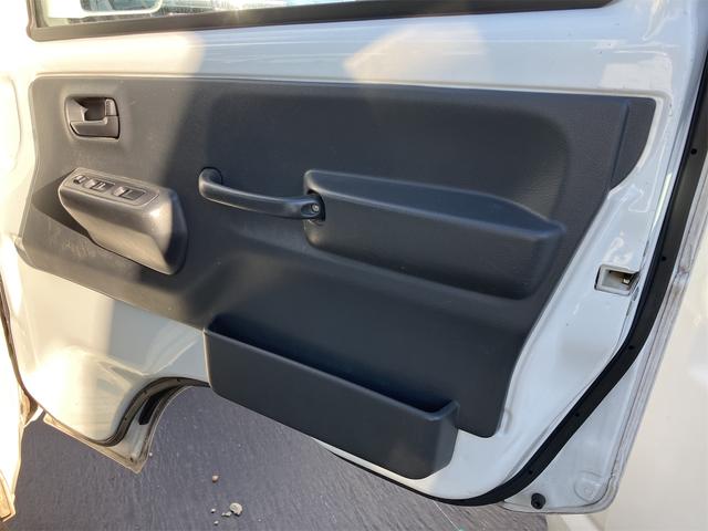 ＮＴ１００クリッパートラック ＧＸ　４ＷＤ　軽トラック　ＭＴ　衝突被害軽減システム　レーンアシスト　ＥＴＣ　オートライト　ＡＢＳ　ＥＳＣ　エアコン　パワーステアリング　パワーウィンドウ　運転席エアバッグ　ＣＤ（17枚目）