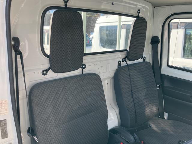 ＮＴ１００クリッパートラック ＧＸ　４ＷＤ　軽トラック　ＭＴ　衝突被害軽減システム　レーンアシスト　ＥＴＣ　オートライト　ＡＢＳ　ＥＳＣ　エアコン　パワーステアリング　パワーウィンドウ　運転席エアバッグ　ＣＤ（29枚目）