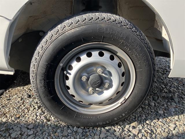 サンバートラック ＴＢ　４ＷＤ　軽トラック　ＭＴ　５速マニュアル車　運転席エアバッグ　ドアバイザー　最大積載量３５０ｋｇ（4枚目）