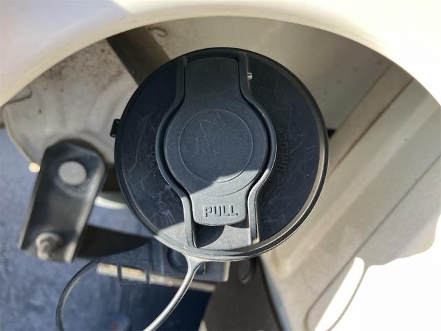 サンバートラック ＴＢ　４ＷＤ　軽トラック　ＭＴ　５速マニュアル車　運転席エアバッグ　ドアバイザー　最大積載量３５０ｋｇ（8枚目）