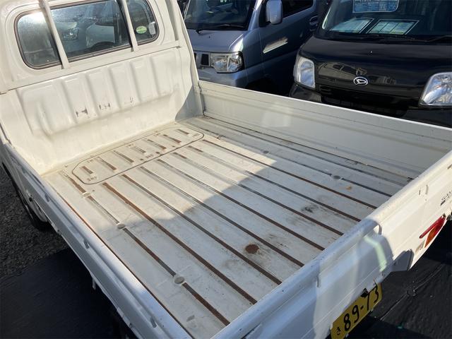 サンバートラック ＴＢ　４ＷＤ　軽トラック　ＭＴ　５速マニュアル車　運転席エアバッグ　ドアバイザー　最大積載量３５０ｋｇ（12枚目）