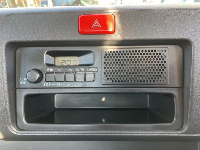 サンバートラック ＴＢ　４ＷＤ　軽トラック　ＭＴ　５速マニュアル車　運転席エアバッグ　ドアバイザー　最大積載量３５０ｋｇ（19枚目）