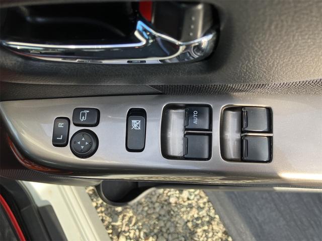 スペーシアカスタムＺ 　４ＷＤ　ＥＴＣ　両側スライド・片側電動　オートクルーズコントロール　オートライト　ＨＩＤ　スマートキー　アイドリングストップ　電動格納ミラー　シートヒーター　ベンチシート　ＣＶＴ　盗難防止システム（11枚目）