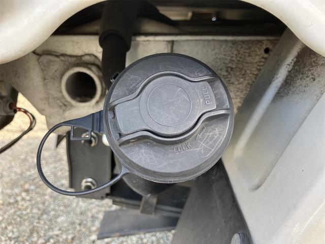 キャリイトラック ＫＣエアコン・パワステ　４ＷＤ　軽トラック　幌　ＭＴ　衝突被害軽減システム　レーンアシスト　オートライト　ＥＳＣ　エアコン　パワーステアリング　運転席エアバッグ　助手席エアバッグ（9枚目）