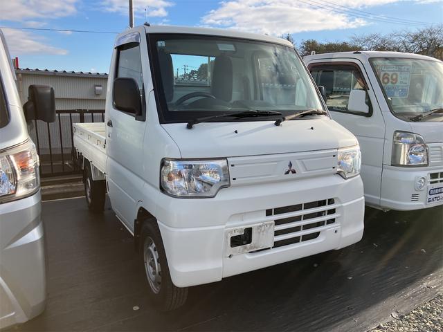 ミニキャブトラック みのり　４ＷＤ　軽トラック　ＭＴ　５速マニュアル車　エアコン　パワーステアリング　運転席エアバッグ　荷台マット　ドアバイザー　最大積載量３５０ｋｇ（3枚目）
