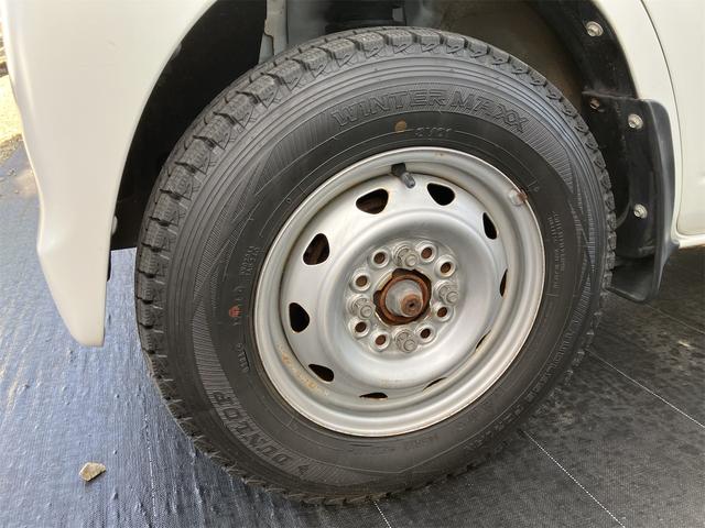 ミニキャブトラック みのり　４ＷＤ　軽トラック　ＭＴ　５速マニュアル車　エアコン　パワーステアリング　運転席エアバッグ　荷台マット　ドアバイザー　最大積載量３５０ｋｇ（5枚目）