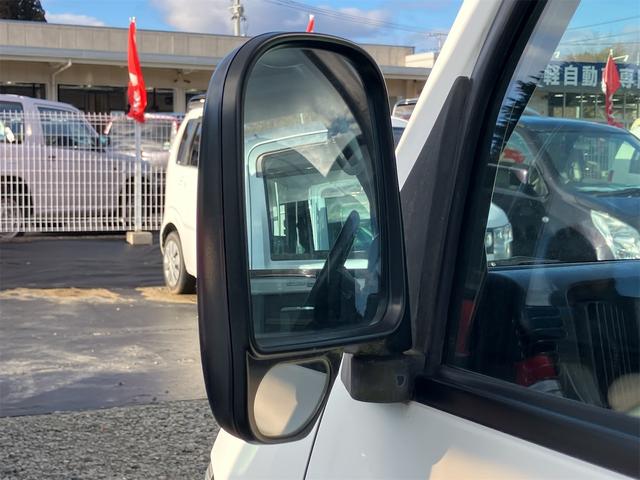 ミニキャブトラック みのり　４ＷＤ　軽トラック　ＭＴ　５速マニュアル車　エアコン　パワーステアリング　運転席エアバッグ　荷台マット　ドアバイザー　最大積載量３５０ｋｇ（13枚目）