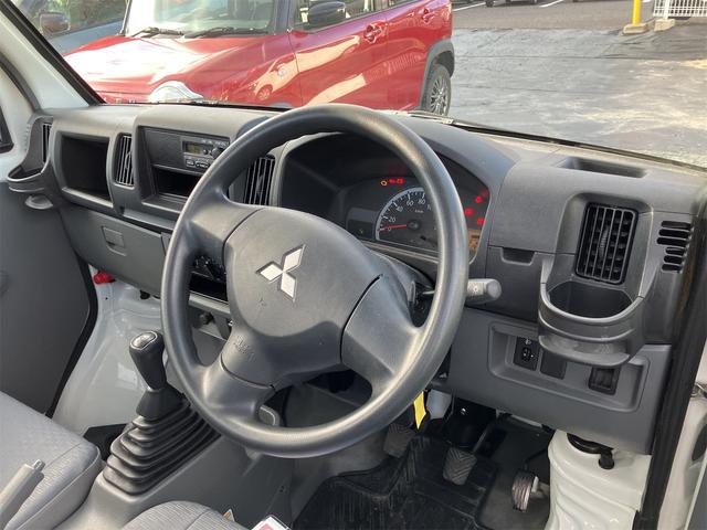 ミニキャブトラック みのり　４ＷＤ　軽トラック　ＭＴ　５速マニュアル車　エアコン　パワーステアリング　運転席エアバッグ　荷台マット　ドアバイザー　最大積載量３５０ｋｇ（15枚目）