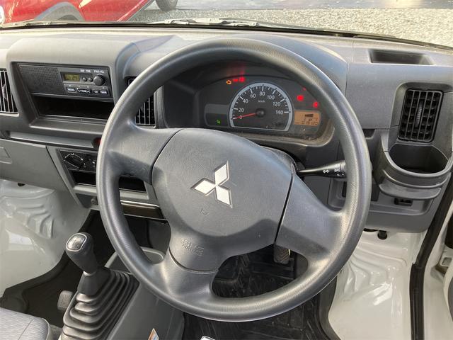 ミニキャブトラック みのり　４ＷＤ　軽トラック　ＭＴ　５速マニュアル車　エアコン　パワーステアリング　運転席エアバッグ　荷台マット　ドアバイザー　最大積載量３５０ｋｇ（16枚目）