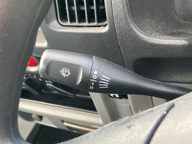 ミニキャブトラック みのり　４ＷＤ　軽トラック　ＭＴ　５速マニュアル車　エアコン　パワーステアリング　運転席エアバッグ　荷台マット　ドアバイザー　最大積載量３５０ｋｇ（18枚目）