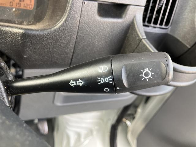 ミニキャブトラック みのり　４ＷＤ　軽トラック　ＭＴ　５速マニュアル車　エアコン　パワーステアリング　運転席エアバッグ　荷台マット　ドアバイザー　最大積載量３５０ｋｇ（19枚目）