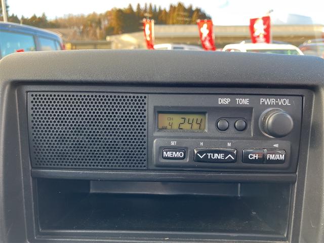 ミニキャブトラック みのり　４ＷＤ　軽トラック　ＭＴ　５速マニュアル車　エアコン　パワーステアリング　運転席エアバッグ　荷台マット　ドアバイザー　最大積載量３５０ｋｇ（20枚目）