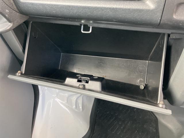 ミニキャブトラック みのり　４ＷＤ　軽トラック　ＭＴ　５速マニュアル車　エアコン　パワーステアリング　運転席エアバッグ　荷台マット　ドアバイザー　最大積載量３５０ｋｇ（24枚目）