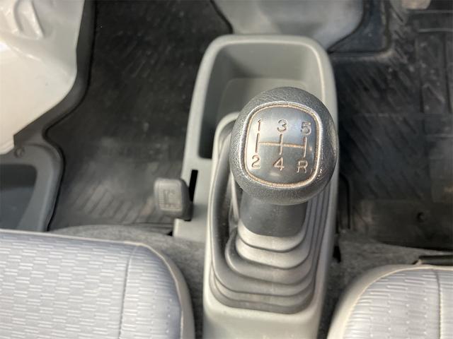 ミニキャブトラック みのり　４ＷＤ　軽トラック　ＭＴ　５速マニュアル車　エアコン　パワーステアリング　運転席エアバッグ　荷台マット　ドアバイザー　最大積載量３５０ｋｇ（25枚目）