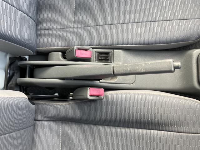 ミニキャブトラック みのり　４ＷＤ　軽トラック　ＭＴ　５速マニュアル車　エアコン　パワーステアリング　運転席エアバッグ　荷台マット　ドアバイザー　最大積載量３５０ｋｇ（27枚目）