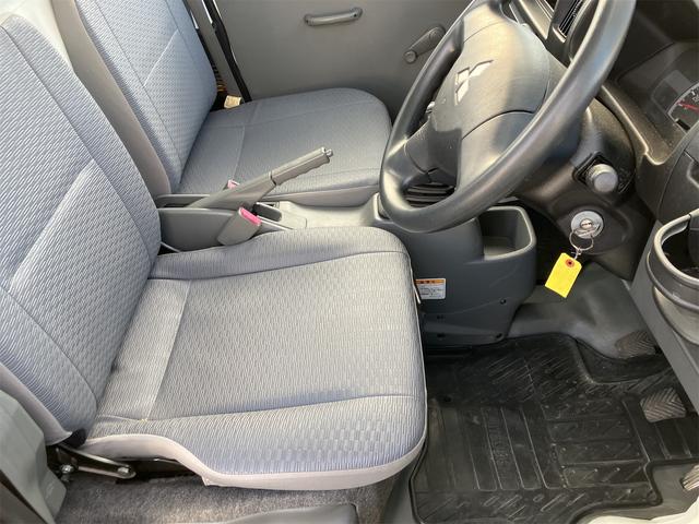 ミニキャブトラック みのり　４ＷＤ　軽トラック　ＭＴ　５速マニュアル車　エアコン　パワーステアリング　運転席エアバッグ　荷台マット　ドアバイザー　最大積載量３５０ｋｇ（29枚目）