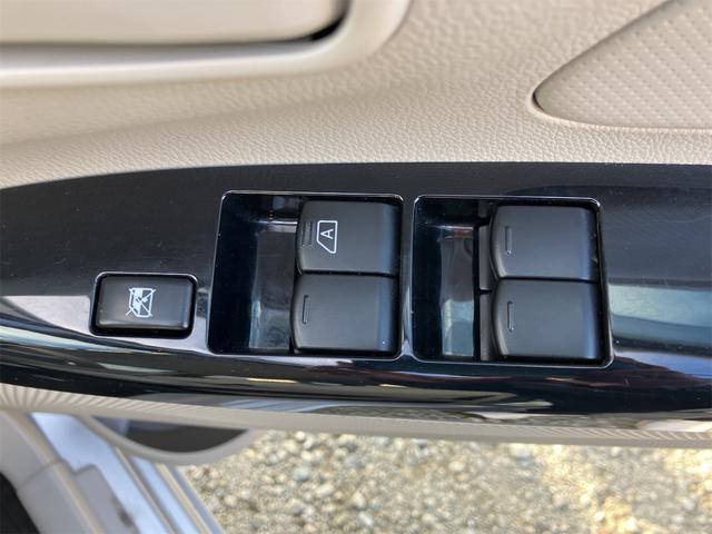 デイズ Ｓ　４ＷＤ　ナビ　ＴＶ　衝突被害軽減システム　キーレスエントリー　アイドリングストップ　電動格納ミラー　シートヒーター　ベンチシート　ＣＶＴ　ＡＢＳ　ＥＳＣ　アルミホイール　衝突安全ボディ　エアコン（12枚目）