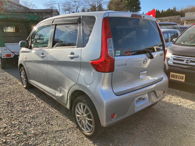 デイズ Ｓ　４ＷＤ　ナビ　ＴＶ　衝突被害軽減システム　キーレスエントリー　アイドリングストップ　電動格納ミラー　シートヒーター　ベンチシート　ＣＶＴ　ＡＢＳ　ＥＳＣ　アルミホイール　衝突安全ボディ　エアコン（18枚目）