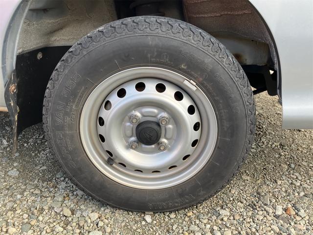 ハイゼットトラック ジャンボ　４ＷＤ　軽トラック　ＭＴ　５速マニュアル車　エアコン　パワーステアリング　パワーウィンドウ　運転席エアバッグ　ドアバイザー（4枚目）
