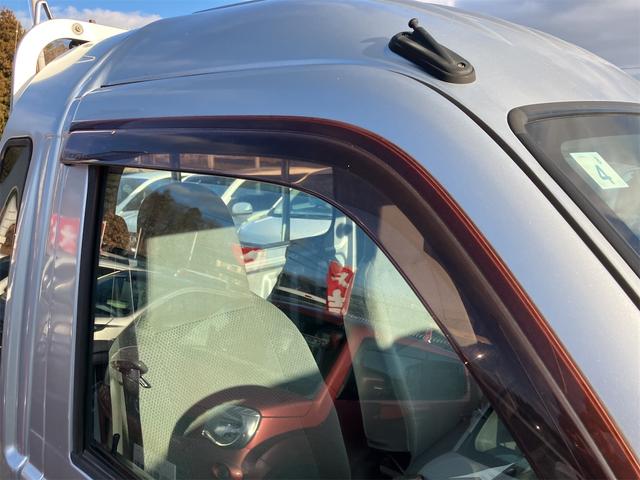 ハイゼットトラック ジャンボ　４ＷＤ　軽トラック　ＭＴ　５速マニュアル車　エアコン　パワーステアリング　パワーウィンドウ　運転席エアバッグ　ドアバイザー（6枚目）