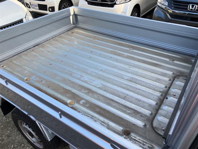 ハイゼットトラック ジャンボ　４ＷＤ　軽トラック　ＭＴ　５速マニュアル車　エアコン　パワーステアリング　パワーウィンドウ　運転席エアバッグ　ドアバイザー（7枚目）