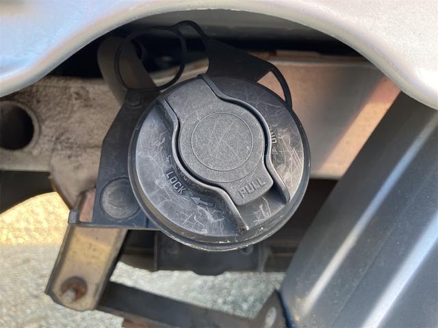 ハイゼットトラック ジャンボ　４ＷＤ　軽トラック　ＭＴ　５速マニュアル車　エアコン　パワーステアリング　パワーウィンドウ　運転席エアバッグ　ドアバイザー（8枚目）