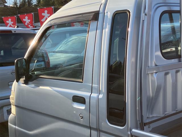 ハイゼットトラック ジャンボ　４ＷＤ　軽トラック　ＭＴ　５速マニュアル車　エアコン　パワーステアリング　パワーウィンドウ　運転席エアバッグ　ドアバイザー（13枚目）