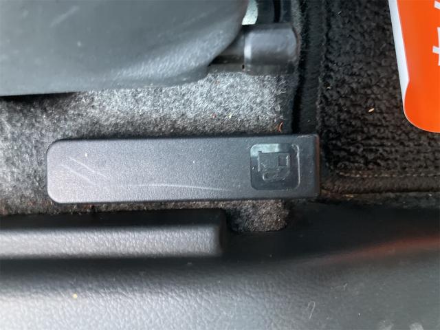 ワゴンＲ ２０周年記念車　４ＷＤ　衝突被害軽減システム　オートライト　ＨＩＤ　スマートキー　アイドリングストップ　電動格納ミラー　シートヒーター　ベンチシート　ＣＶＴ　盗難防止システム　ＡＢＳ　ＥＳＣ　ＣＤ　ＵＳＢ（30枚目）