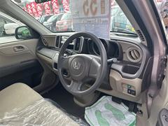 運転者にとっては日々使用することとなる運転席です。運転席が快適だと運転に集中することができますね。 2