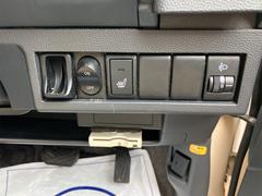 快適装備のシートヒーター付き。エアコンって前面しか当たらずに背中は冷え冷えなんて事もありますよね。快適に調整できますよ。 6