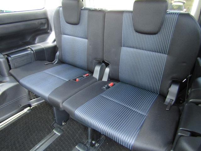 ヴォクシー ＺＳ　フルタイム４ＷＤ　９インチナビ（15枚目）
