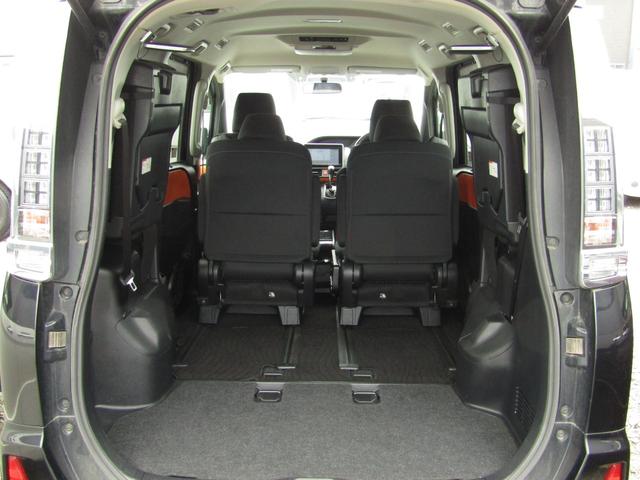 ヴォクシー ＺＳ　フルタイム４ＷＤ　９インチナビ（18枚目）
