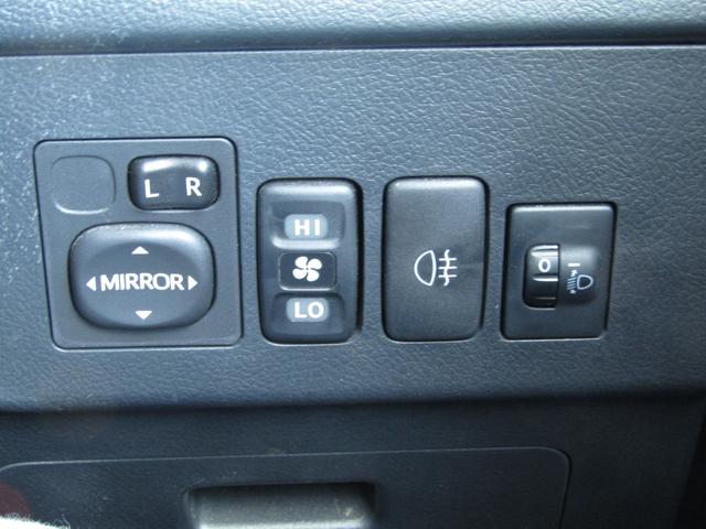 タウンエースバン ＧＬ　フルタイム４ＷＤ　４速オートマ　キーレス　５人乗り　リアヒーター　修復無し（17枚目）