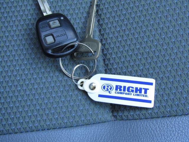 タウンエースバン ＧＬ　フルタイム４ＷＤ　４速オートマ　キーレス　５人乗り　リアヒーター　修復無し（21枚目）