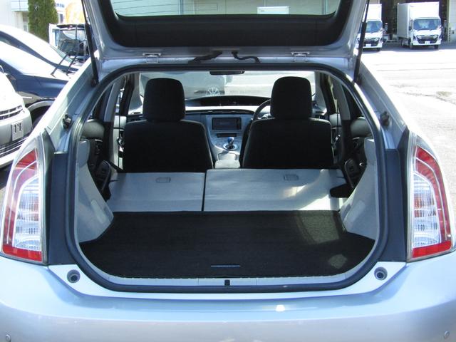 プリウス Ｓ　バックカメラ、スマートキー、メモリーナビ、フルセグＴＶ、ＨＩＤヘッドライト、修復無し（16枚目）