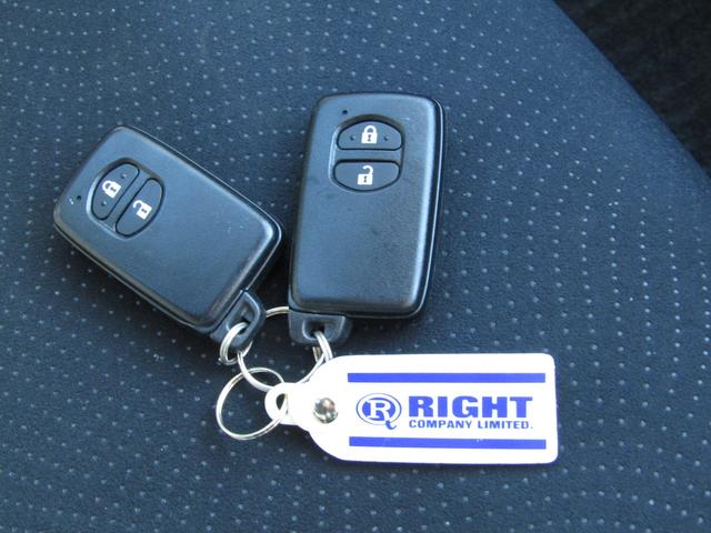 プリウス Ｓ　バックカメラ、スマートキー、メモリーナビ、フルセグＴＶ、ＨＩＤヘッドライト、修復無し（23枚目）