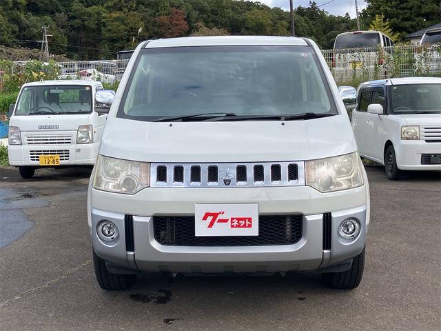 デリカＤ：５ シャモニー　４ＷＤ　ＥＴＣ　バックカメラ　フロントカメラ　ナビ　オートクルーズコントロール　両側電動スライドドア　オートライト　ＨＩＤ　スマートキー　電動格納ミラー　シートヒーター　３列シート　ＣＶＴ（12枚目）