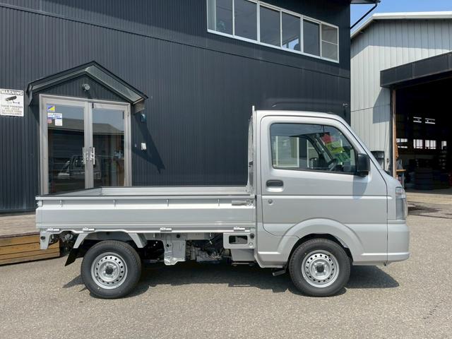 キャリイトラック ＫＣエアコン・パワステ農繁仕様　届出済未使用車・農繁仕様・４ＷＤ・ＡＴ・エアコン・パワステ・セーフティサポート・ＬＥＤ荷台作業灯・強化サスペンション・キーレス・ぬかるみ脱出アシスト・リヤゲートチェーン・パワーウィンド（5枚目）