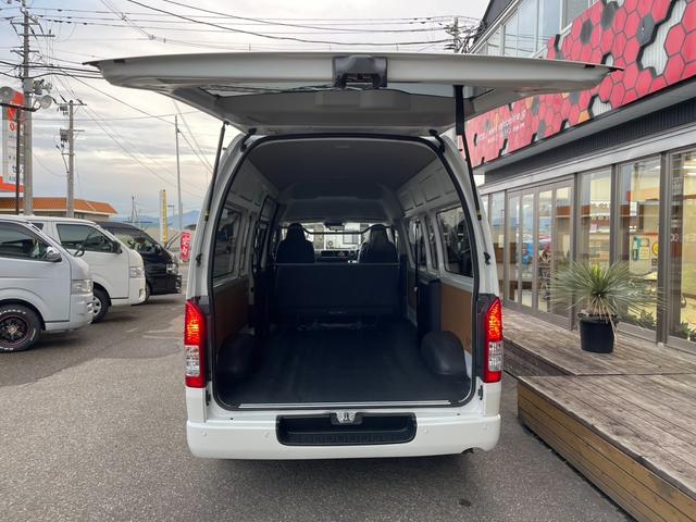 ハイエースバン DX GLパッケージ 070架装パッケージ寒冷地仕様イージークローザードアLEDヘッドランプ両側固定式ガラスパノラミックビューモニターデジタルインナーミラーリアクーラーヒーター助手席エアバッグフォースリミッター付ベルト(10枚目)