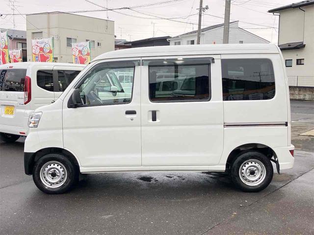 ハイゼットカーゴ ＤＸ　ＳＡＩＩＩ　４ＷＤ　軽バン　ＡＴ　衝突被害軽減システム　クリアランスソナー　ドライブレコーダー　ＥＴＣ　バックカメラ　両側スライドドア　アイドリングストップ　オートマチックハイビーム　ＥＳＣ　エアコン（7枚目）