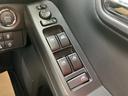 パワーウィンドウのスイッチですよ。運転席に居ながら窓を開け閉めのコントロールできますよ。