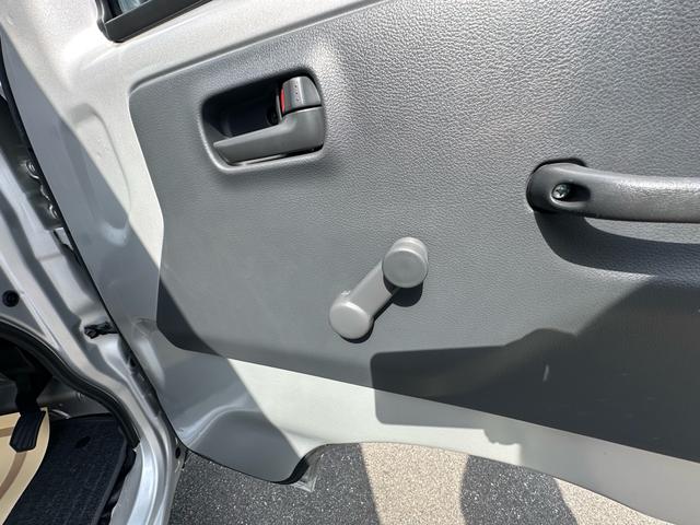 スーパーキャリイ Ｌ　車検整備２年付　衝突被害軽減ブレーキカメラ　荷台マット　純正フロアカーペット　アッパーメンバーガード　リアゲートチェーン（22枚目）