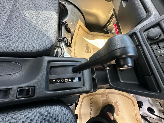 スーパーキャリイ Ｌ　車検整備２年付　衝突被害軽減ブレーキカメラ　荷台マット　純正フロアカーペット　アッパーメンバーガード　リアゲートチェーン（34枚目）