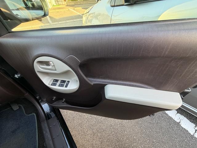 パッソ プラスハナ　Ｃパッケージ　純正ナビＴＶ　前オーナー記録簿あり（13枚目）