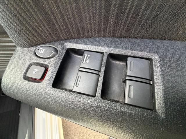 �y�p���[�E�C���h�E�z�^�]�ȃh�A�̃X�C�b�`�ő��̊J���ł��܂��B