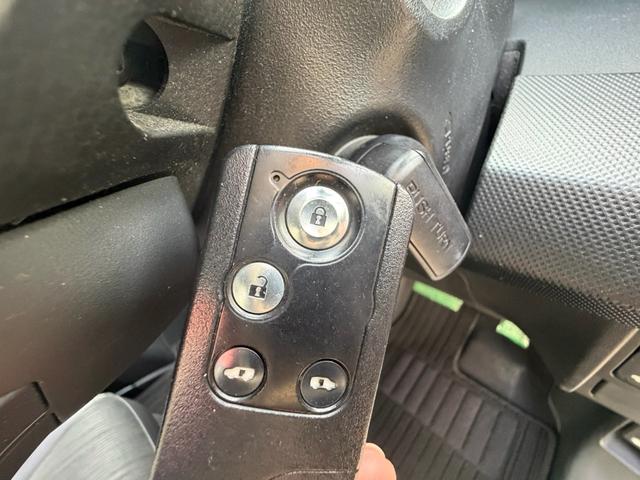 �y�L�[���X�X�^�[�g�V�X�e���z����|�P�b�g���献�����o���Ȃ��Ă������̂ŁA�ƂĂ��y�ɃG���W���̃I���E�I�t���ł��܂���