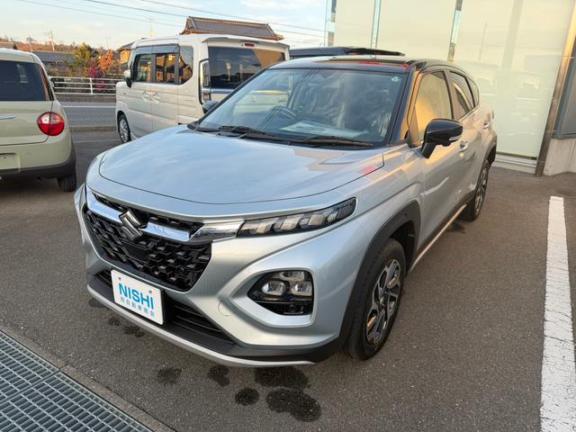 フロンクス ベースグレード　９インチ全方位カメラ付きメーカーナビ　試乗車アダプティブクルーズクルーズコントロール　運転席助手席シートヒーター　電動パーキングサイドブレーキ（3枚目）