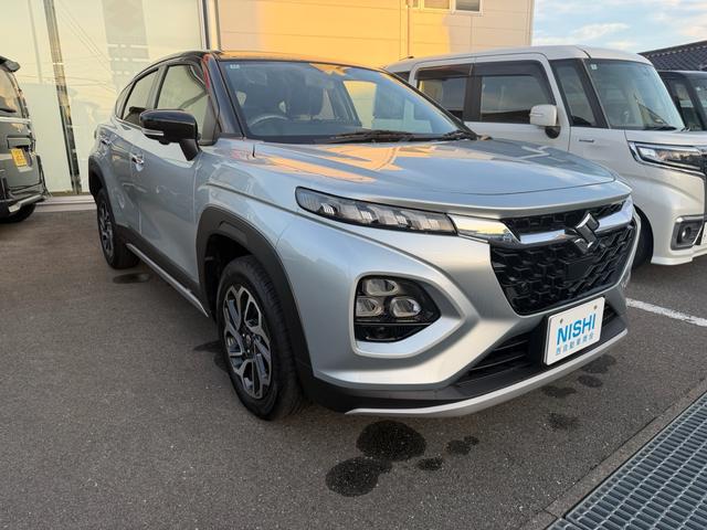 フロンクス ベースグレード　９インチ全方位カメラ付きメーカーナビ　試乗車アダプティブクルーズクルーズコントロール　運転席助手席シートヒーター　電動パーキングサイドブレーキ（4枚目）