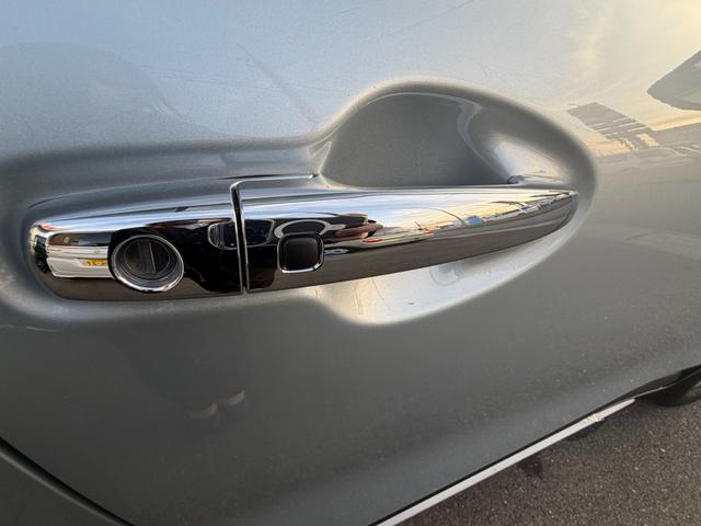 フロンクス ベースグレード　９インチ全方位カメラ付きメーカーナビ　試乗車アダプティブクルーズクルーズコントロール　運転席助手席シートヒーター　電動パーキングサイドブレーキ（14枚目）